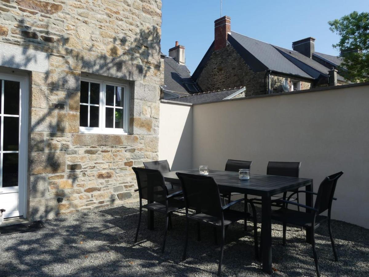 Gite Montoise Genêts Extérieur photo