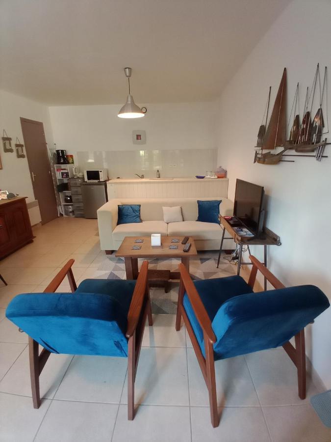 Gite Montoise Genêts Extérieur photo